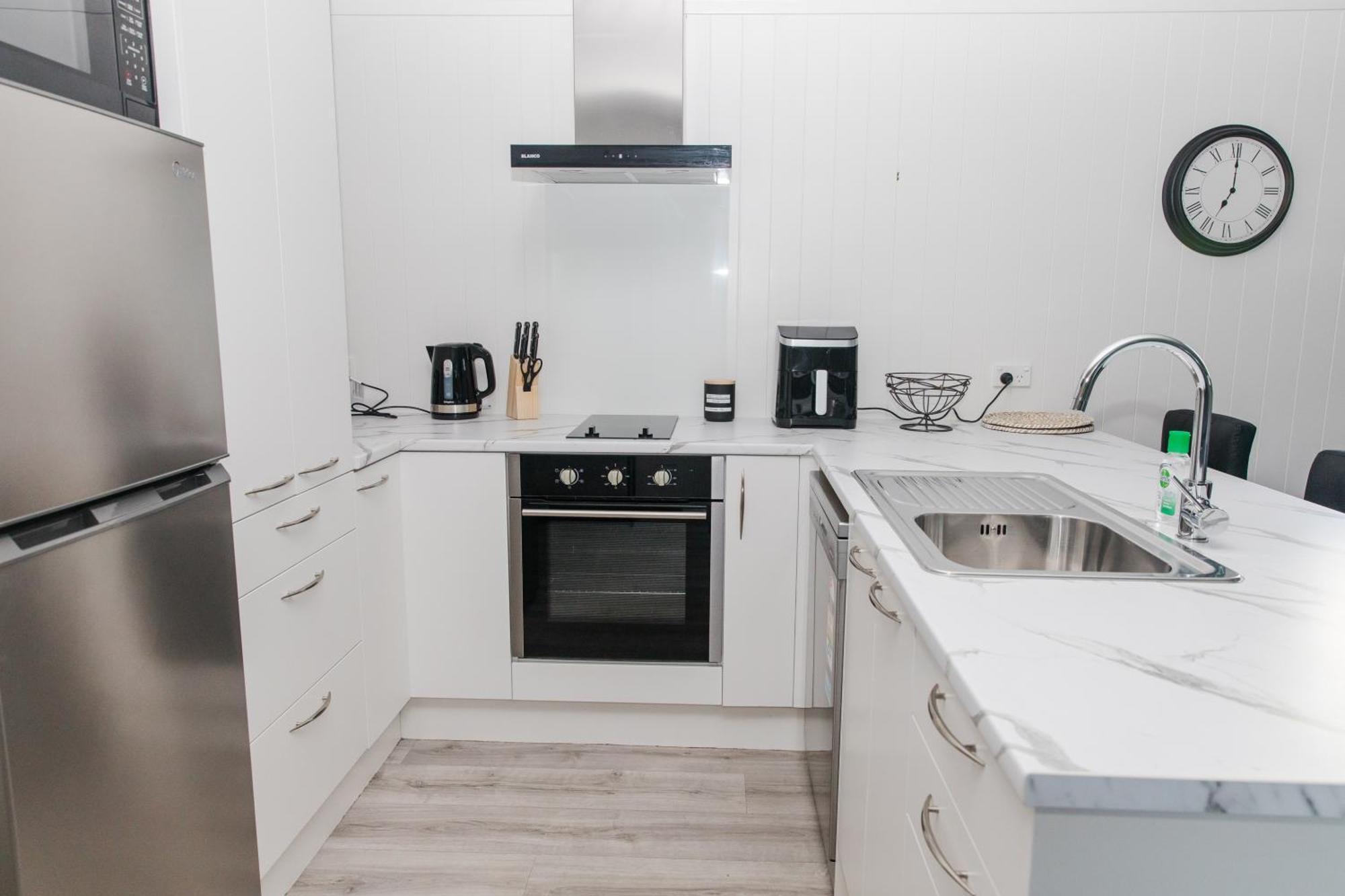 Bombay Hills Modern Retreat Apartment Оукланд Екстериор снимка