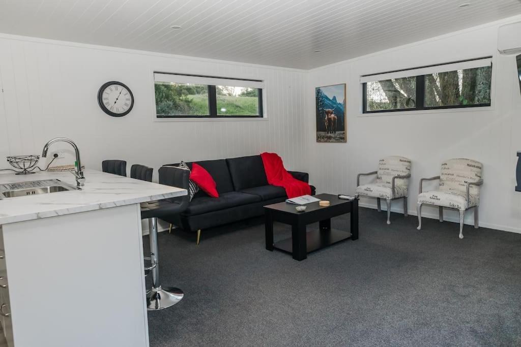 Bombay Hills Modern Retreat Apartment Оукланд Екстериор снимка