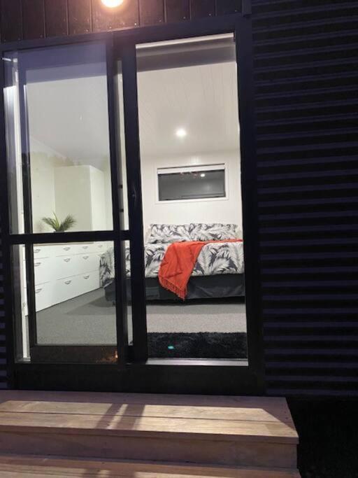 Bombay Hills Modern Retreat Apartment Оукланд Екстериор снимка