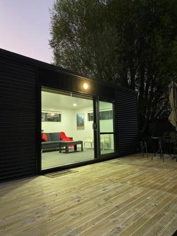 Bombay Hills Modern Retreat Apartment Оукланд Екстериор снимка